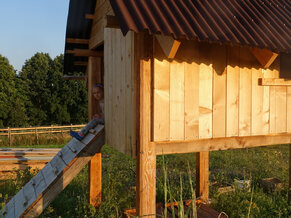 Detský drevený domček s terasou