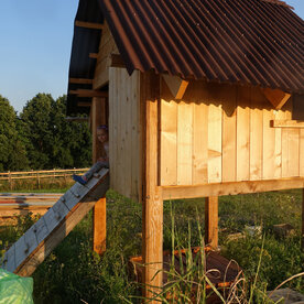 Detský drevený domček s terasou