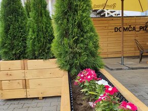 Drevené kvetináče na terasu