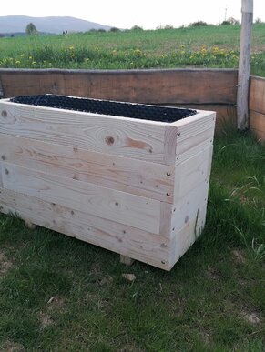 Drevený vyvýšený záhon