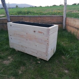 Drevený vyvýšený záhon