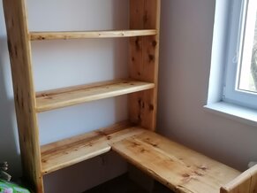 Skriňa na hračky do detskej izby so stolíkom