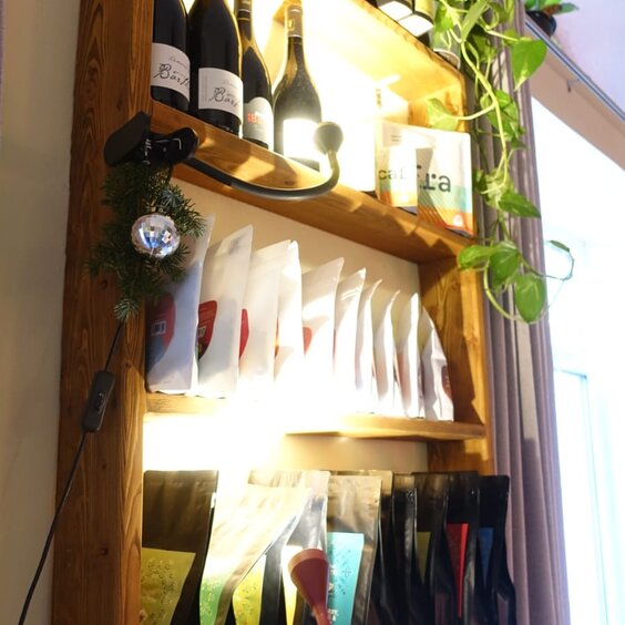 závesná polica na stenu na mieru